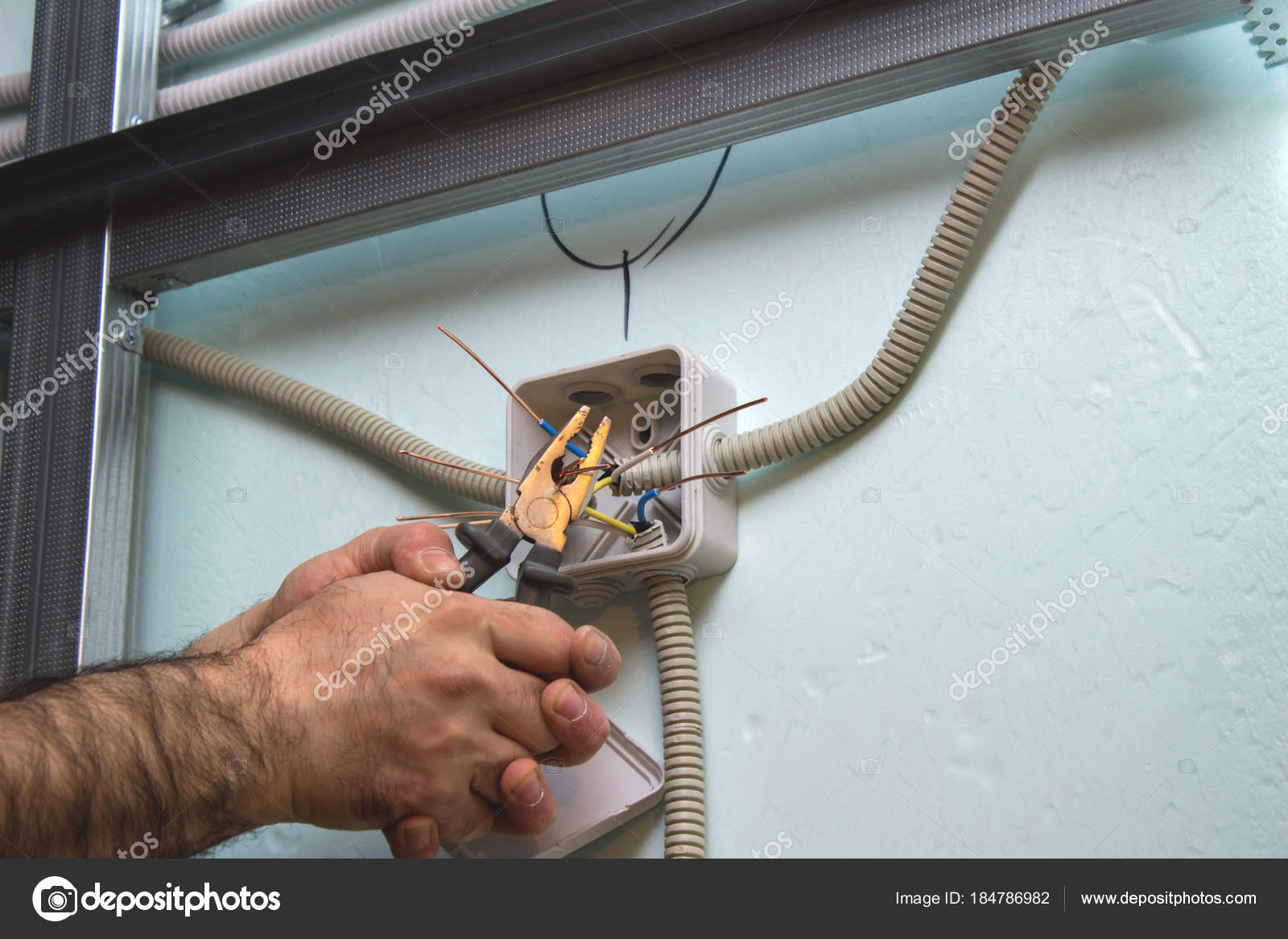 SEGURANÇA EM INSTALAÇÕES ELÉTRICAS